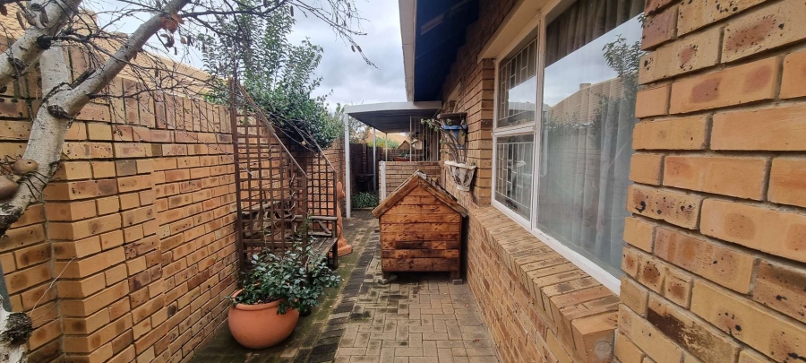 3 Bedroom Property for Sale in Langenhovenpark Free State